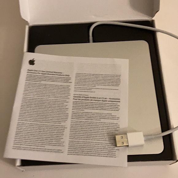 Brand New! Apple USB SuperDrive - Picture 7 of 10